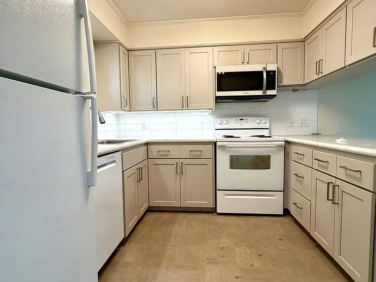 5272 SW Scholls Ferry Rd — Photo 5