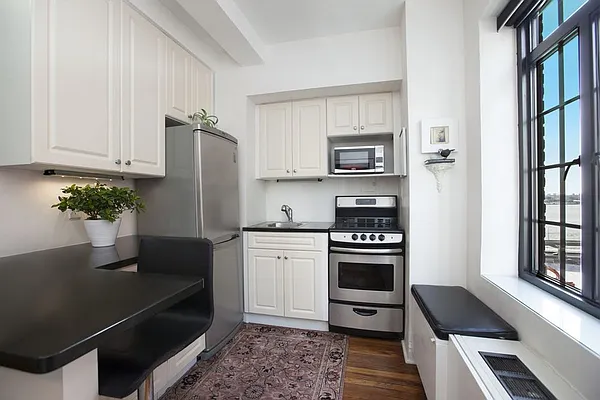 Sold by LG Fairmont Group | media 9