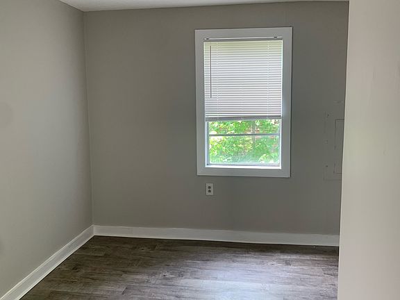 3rd image of 5040 Hill Dr #1