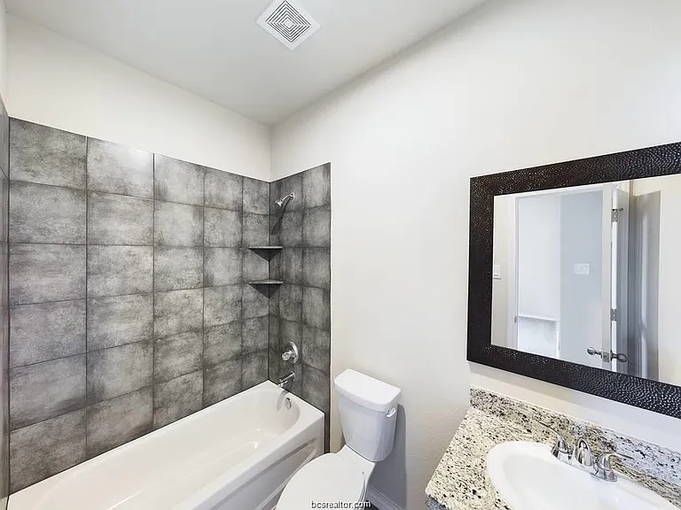 2910 Town Square Ave #2105 — Photo 6