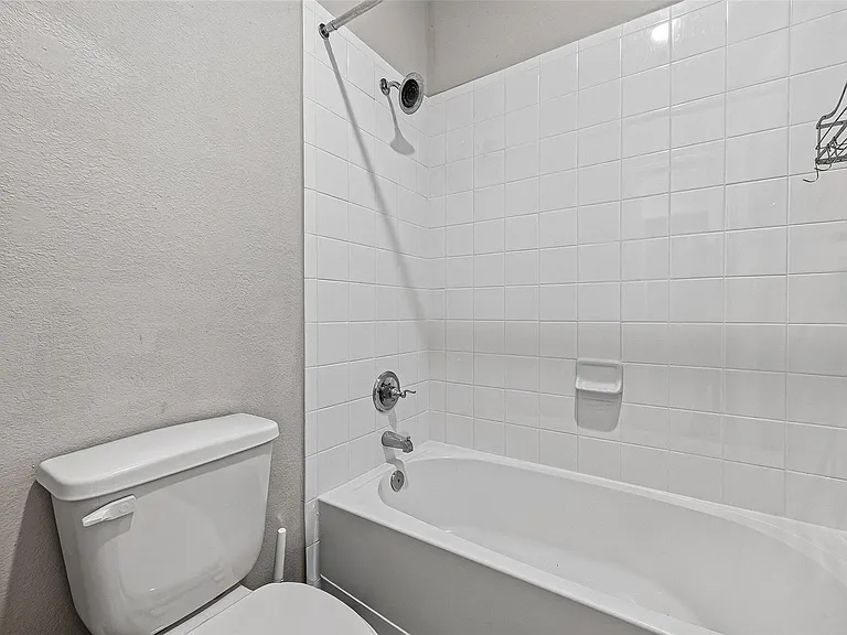 6506 Tiburon Lakes Dr — Photo 29