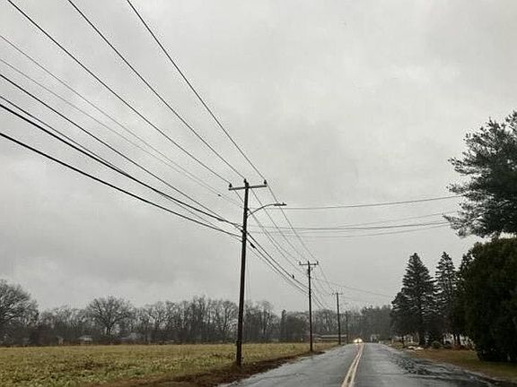 5th image of 108 Basswood Rd