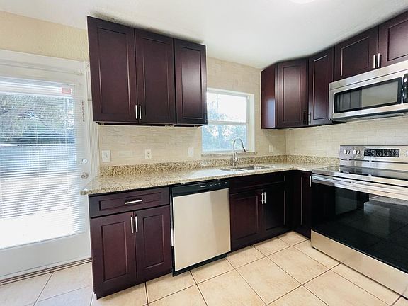 4th image of 8106 Esperanza St
