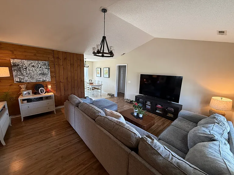 7209 Woodhall Dr — Photo 3