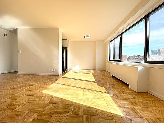 4th image of 3671 Hudson Manor Ter APT 9H