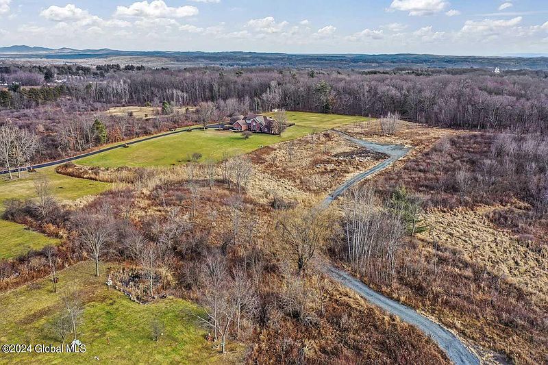 5th image of 180 Pruyn Hill Road