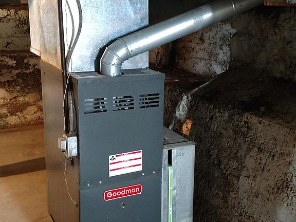 5th image of 829 N Broadway St