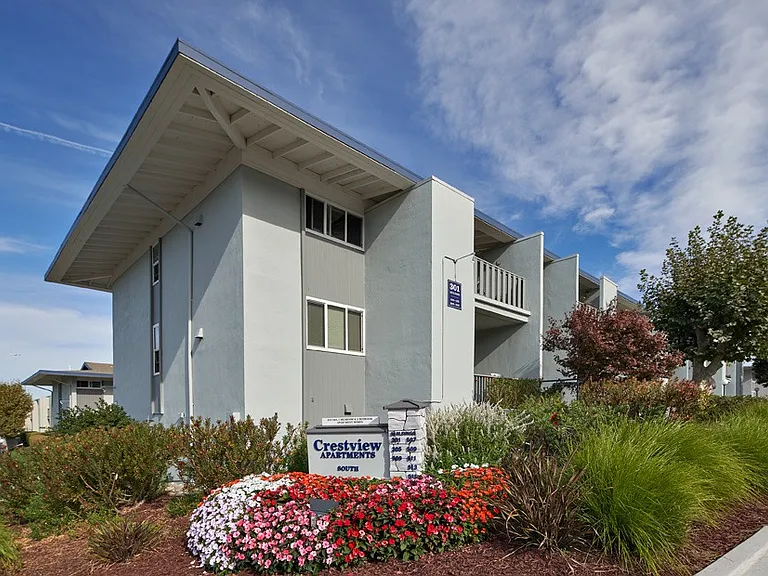Crestview Apartments — Photo 13