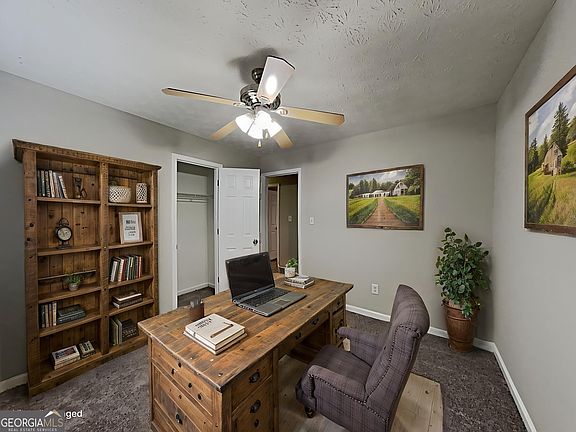 5th image of 383 Robin Hood Dr