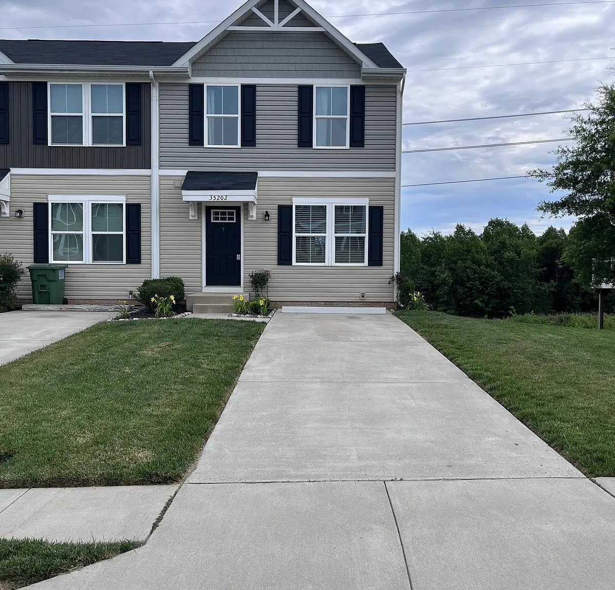3 bed, 1200 sqft, $2,200 — Photo 3