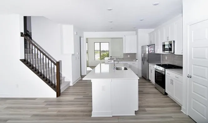 3 bed, 3.5 bath, 2073 sqft, $2,650 — Photo 3