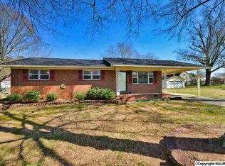 700 Gable Cir SW, Hartselle, AL 35640