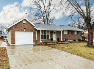 810 Ricewood Dr, Saint Louis, MO 63129