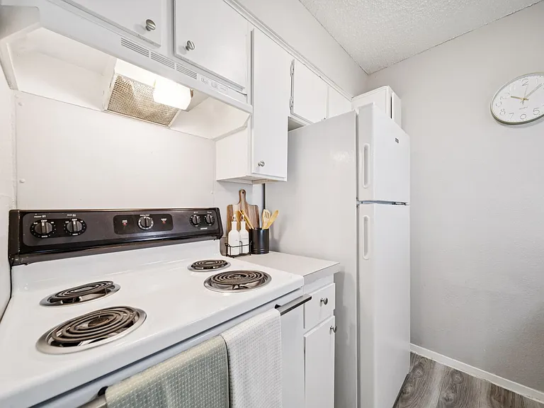 Cedar Park Apartments — Photo 16