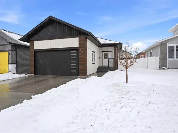 34 E Mitchell Cres, Blackfalds, AB T4M 0H5
