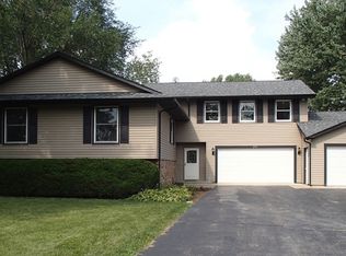 297 Pierce St, Gilberts, IL 60136