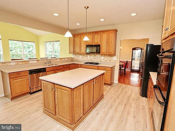 3rd image of 1012 Canterbury Ln
