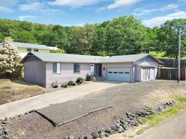 1769 NE Todd St, Roseburg, OR 97470