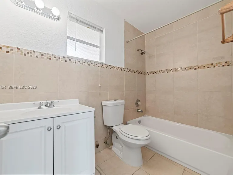 525 W 69th St #306 — Photo 13