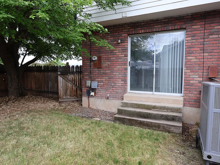 1060 N 375 W — Photo 14