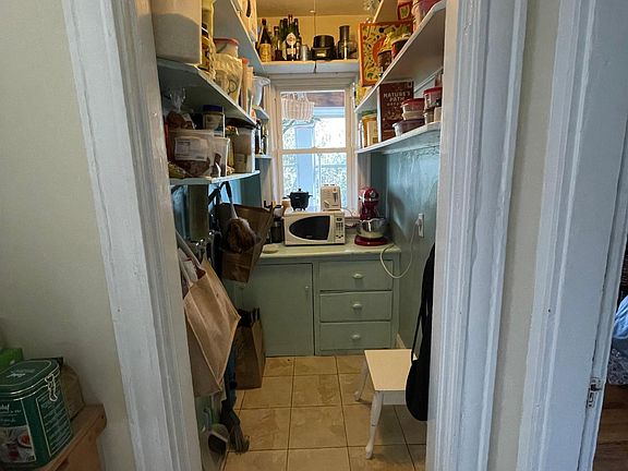 4th image of 42 Lincoln Pkwy #2