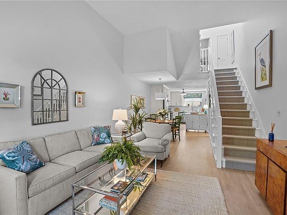 3rd image of 26 W Narragansett Ave APT 4
