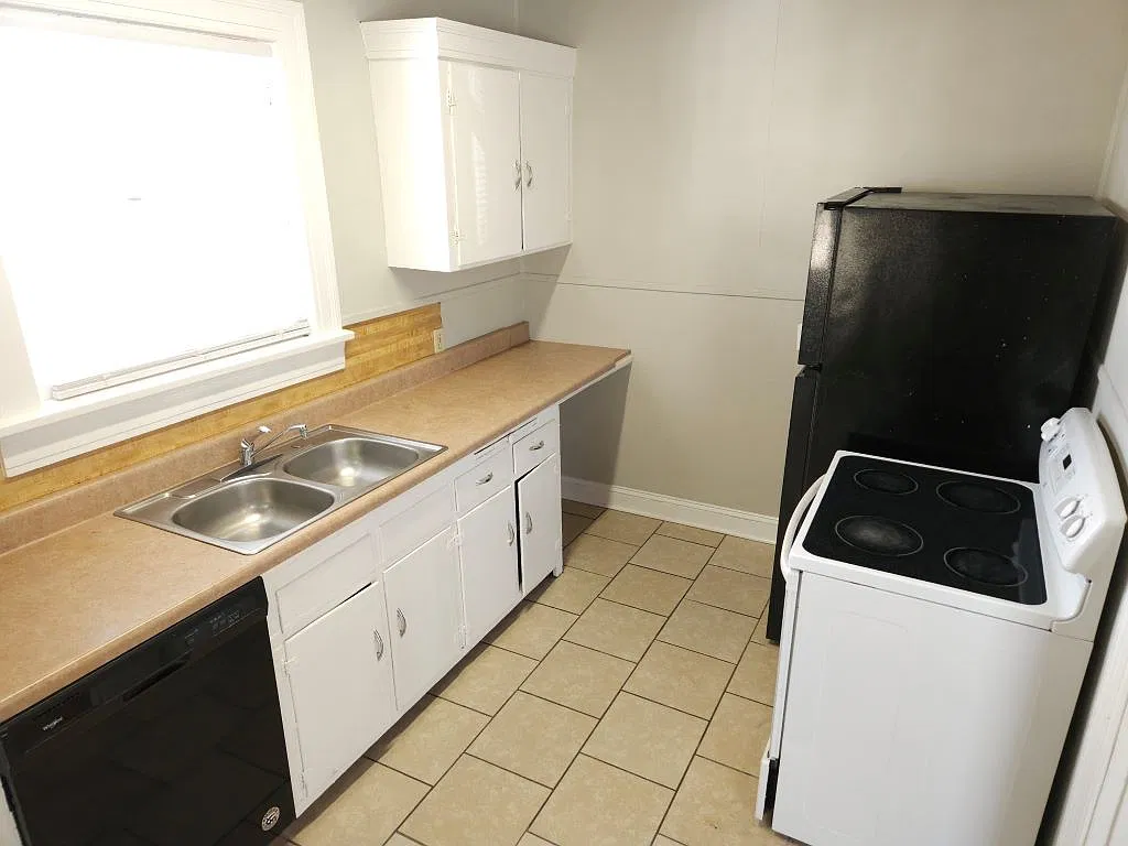2 bed, 1200 sqft, $1,300 — Photo 4