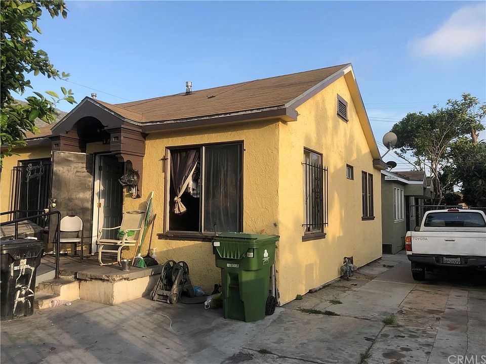 1st image of 328 W 41st St