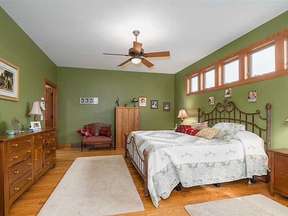 3rd image of 3097 Waldwic Ln