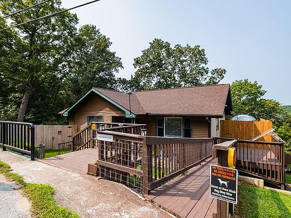 4th image of 2213 Talking Rocks Rd
