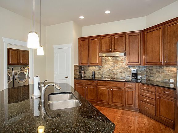 3rd image of 352 Yosemite Way