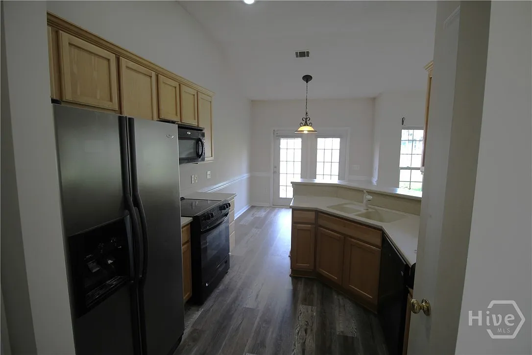 3 bed, 2.0 bath, 1941 sqft, $1,850 — Photo 4