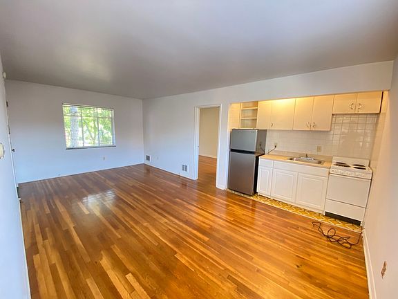 3rd image of 2213-2215 N High St #17922191