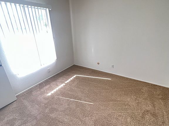 4th image of 10483 Londonderry Ave