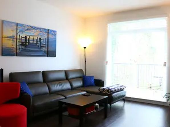2 bedroom rental in Surrey — photo 3