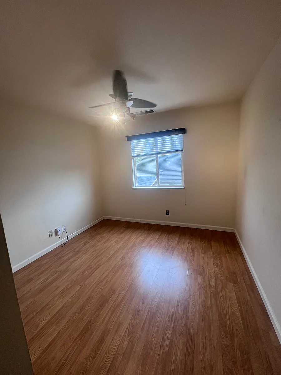 Building Photo - 252 Sunnyhill Dr