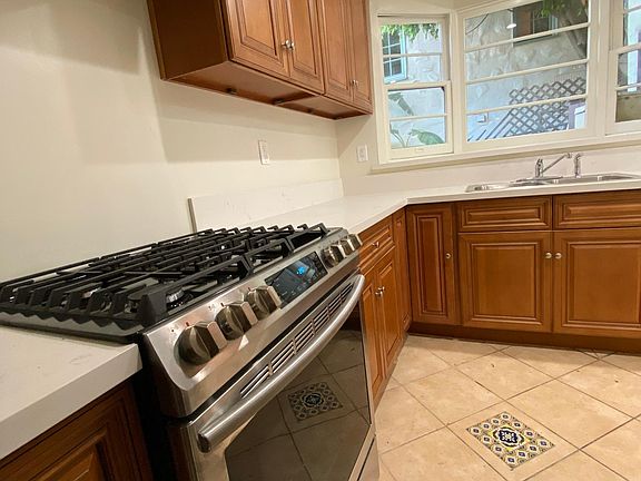5th image of 6884 Camrose Dr