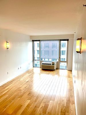 4th image of 86-49 Broadway #418