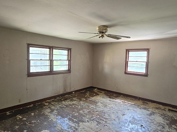 2nd image of 378 College St