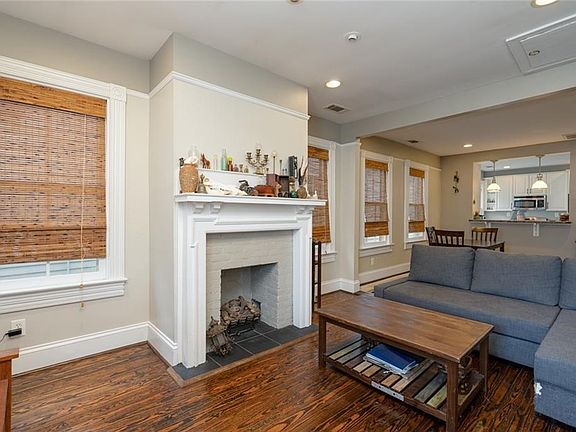 4th image of 441 Dinwiddie St #C