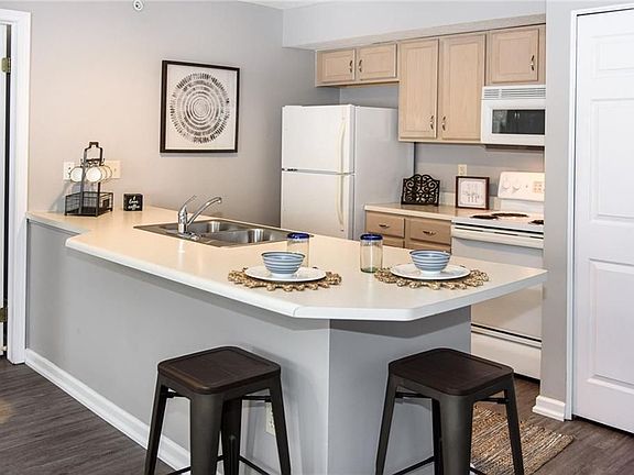 2nd image of 1411 Hill Park Ct #1411