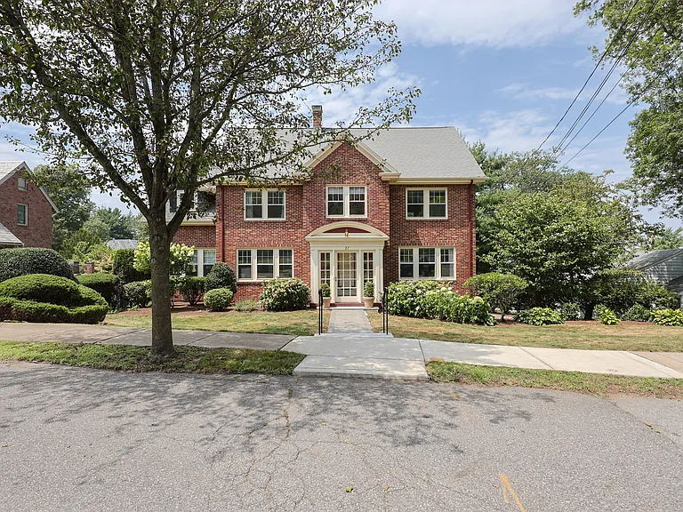 27 Chesterfield Rd — Photo 1