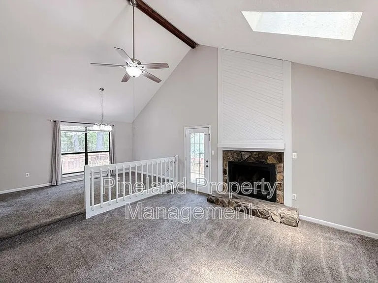 374 Wilder Dr — Photo 5