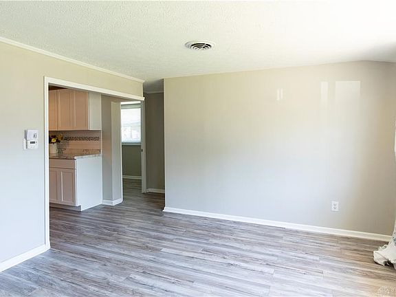 3rd image of 631 S Riverview Ave