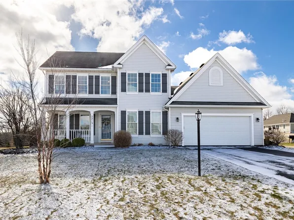 5213 Park Meadow Ln, Canandaigua, NY 14424