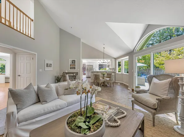 13 Lisa Ln, Moraga, CA 94556