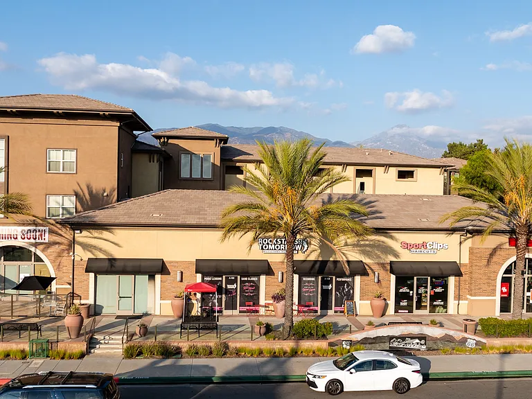La Verne Village Luxury Apartment Homes — Photo 73