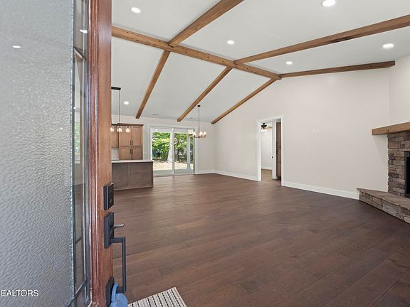 5th image of 114 Britton Ln