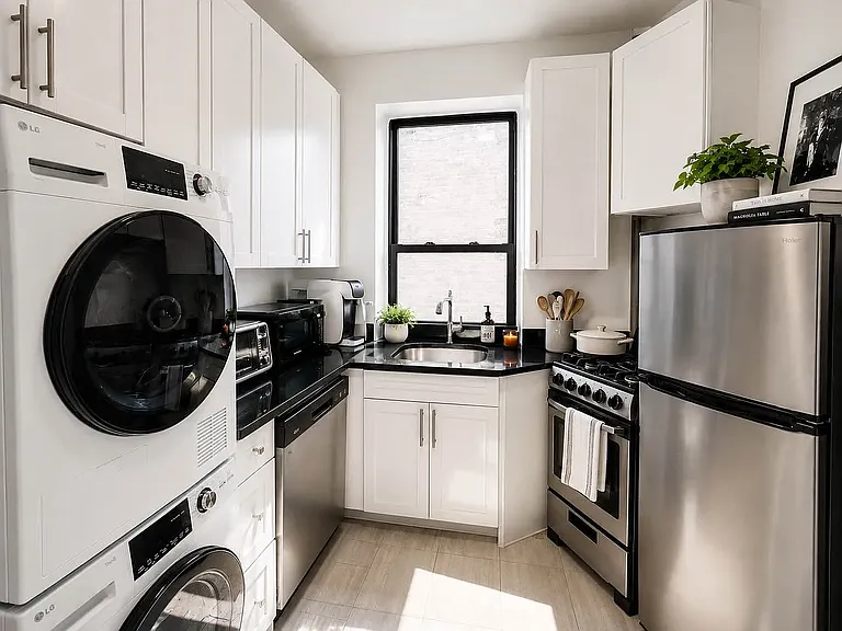 259 Bleeker Pl #9 — Photo 4