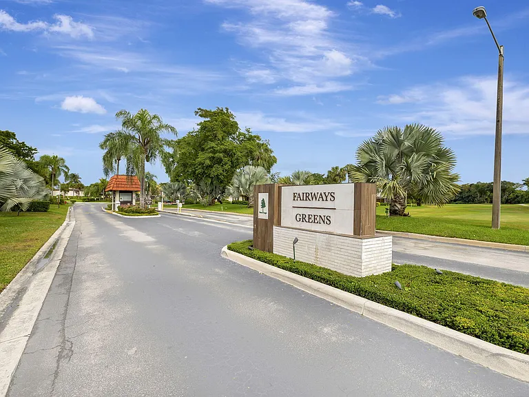 21211 Lago Cir #C — Photo 4